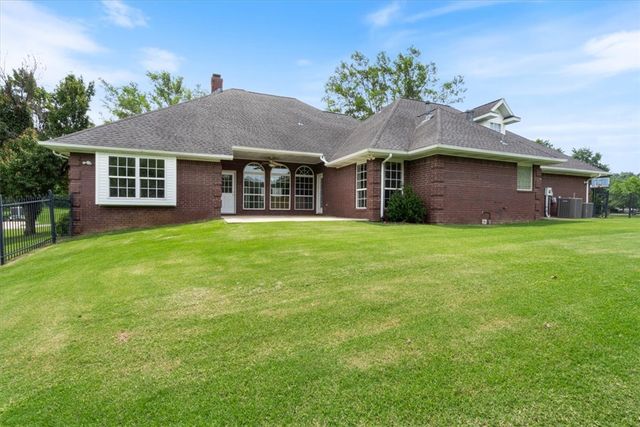 13331 Fairway Court, Siloam Springs, AR 72761