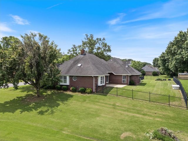 13331 Fairway Court, Siloam Springs, AR 72761