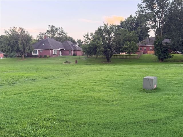 13331 Fairway Court, Siloam Springs, AR 72761