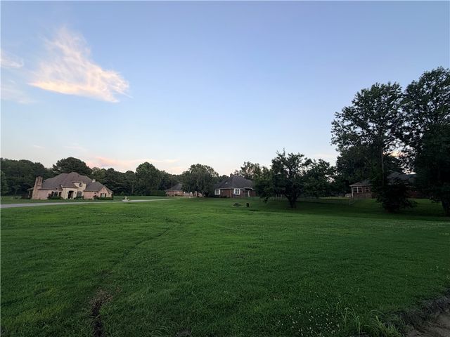13331 Fairway Court, Siloam Springs, AR 72761
