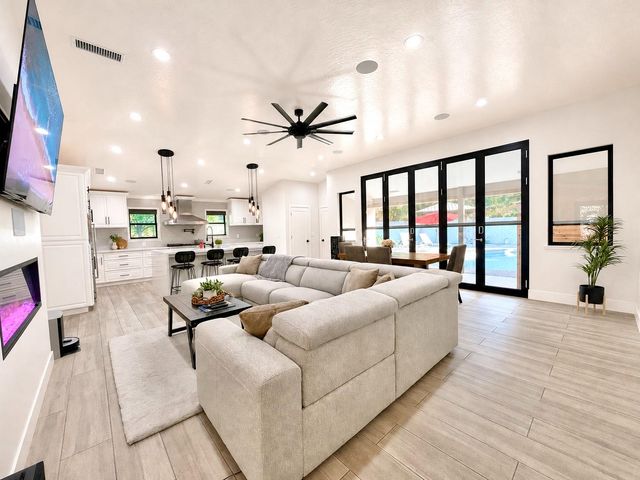 445 E Audubon Drive, Fresno, CA 93720