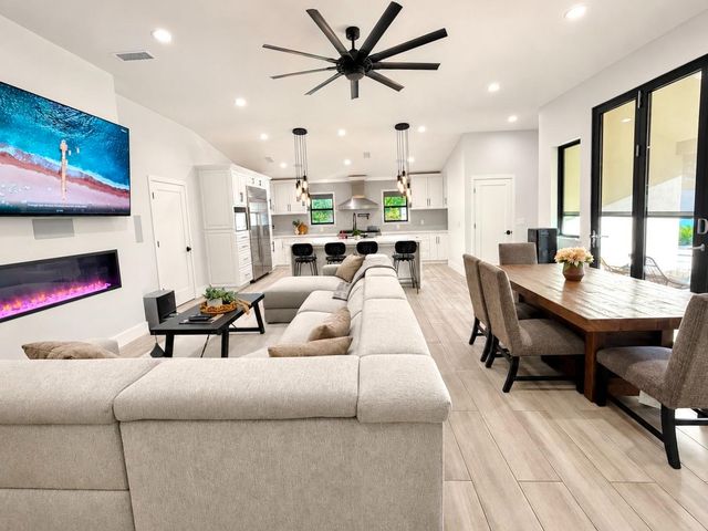 445 E Audubon Drive, Fresno, CA 93720