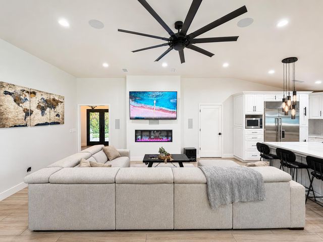 445 E Audubon Drive, Fresno, CA 93720