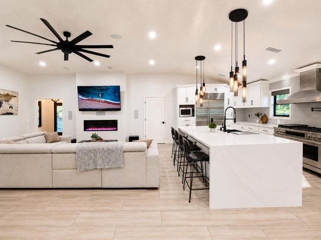 445 E Audubon Drive, Fresno, CA 93720