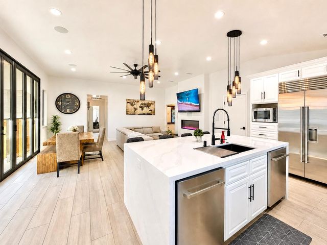 445 E Audubon Drive, Fresno, CA 93720