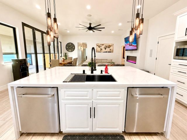 445 E Audubon Drive, Fresno, CA 93720