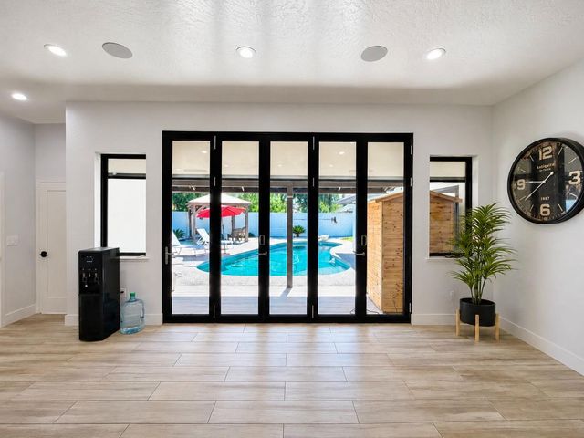 445 E Audubon Drive, Fresno, CA 93720