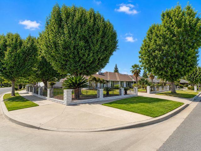 445 E Audubon Drive, Fresno, CA 93720