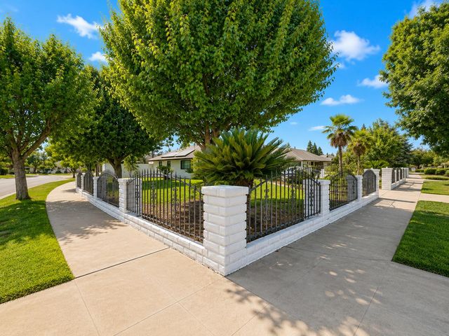 445 E Audubon Drive, Fresno, CA 93720