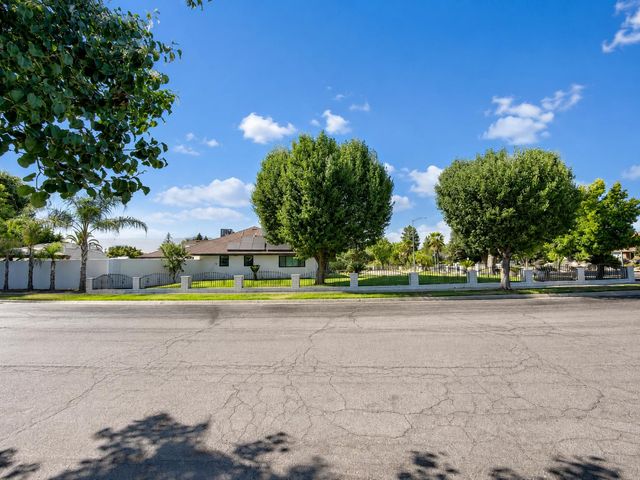 445 E Audubon Drive, Fresno, CA 93720
