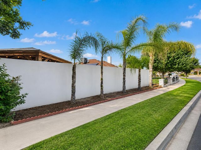 445 E Audubon Drive, Fresno, CA 93720