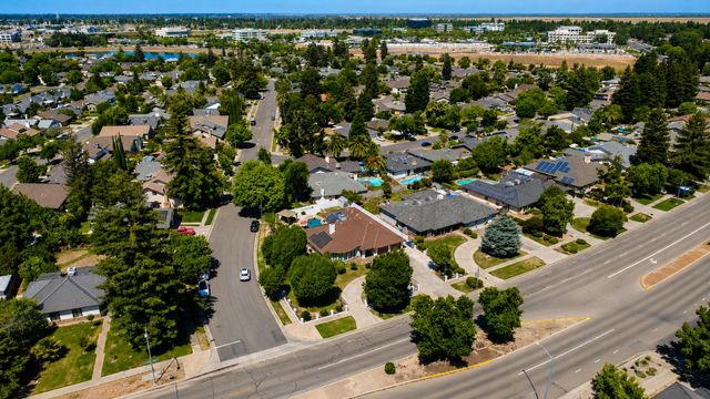 445 E Audubon Drive, Fresno, CA 93720