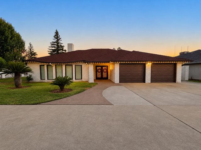 445 E Audubon Drive, Fresno, CA 93720