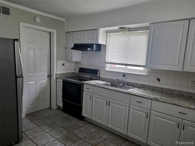 29022 John Hauk Street, Garden City, MI 48135