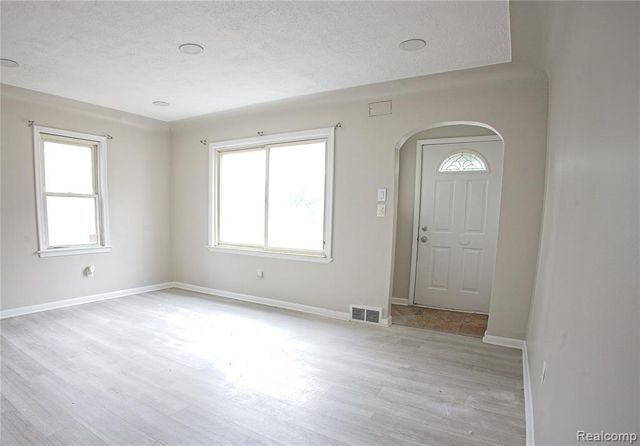 29022 John Hauk Street, Garden City, MI 48135