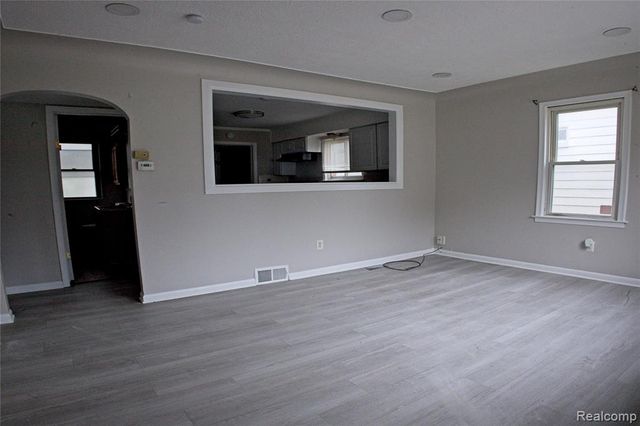 29022 John Hauk Street, Garden City, MI 48135