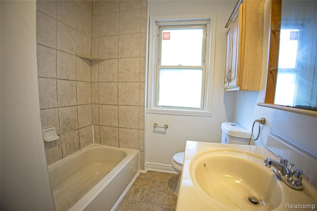 29022 John Hauk Street, Garden City, MI 48135