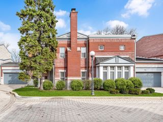 11 Manchester Lane, Elmhurst, IL 60126