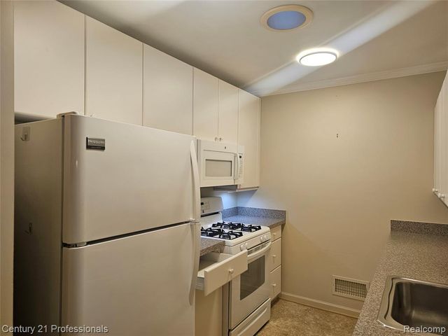 40618 Newport Drive, Plymouth, MI 48170