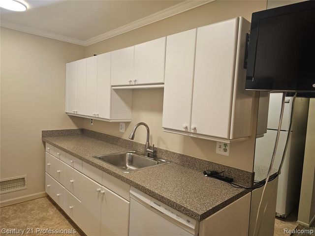 40618 Newport Drive, Plymouth, MI 48170