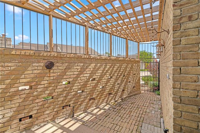 9403 Denbury Way, Houston, TX 77025