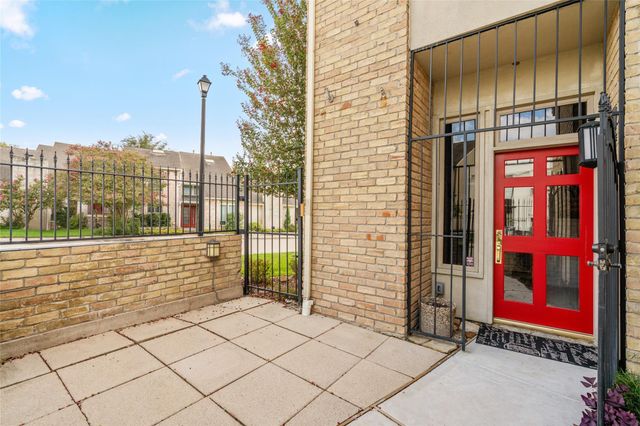 9403 Denbury Way, Houston, TX 77025