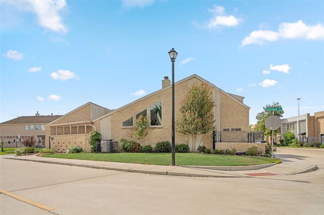 9403 Denbury Way, Houston, TX 77025