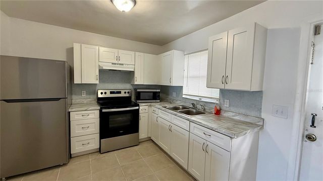 325 W PIERCE STREET 2, Lake Alfred, FL 33850
