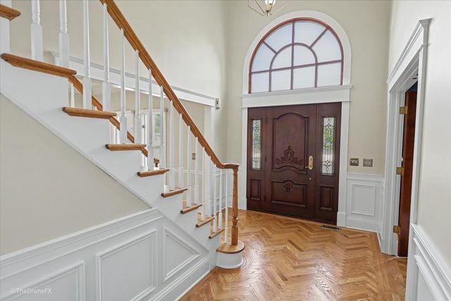 1772 Challenger Court, Wheaton, IL 60189