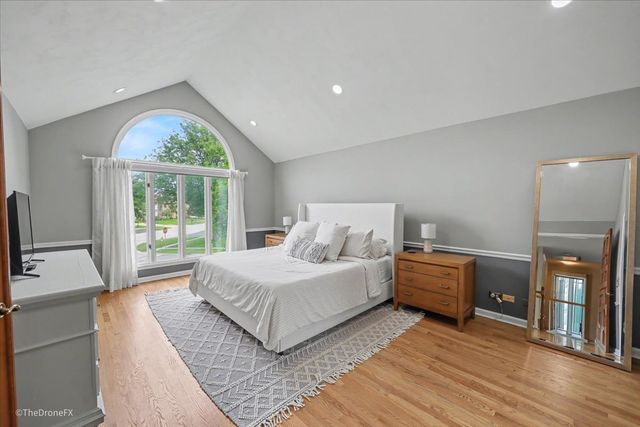 1772 Challenger Court, Wheaton, IL 60189