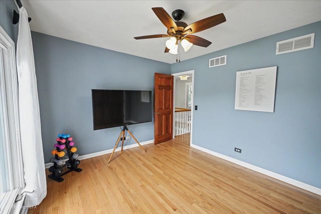 1772 Challenger Court, Wheaton, IL 60189