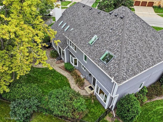 1772 Challenger Court, Wheaton, IL 60189