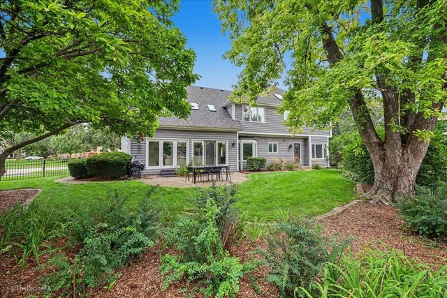 1772 Challenger Court, Wheaton, IL 60189