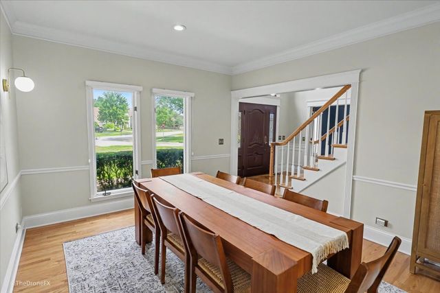 1772 Challenger Court, Wheaton, IL 60189