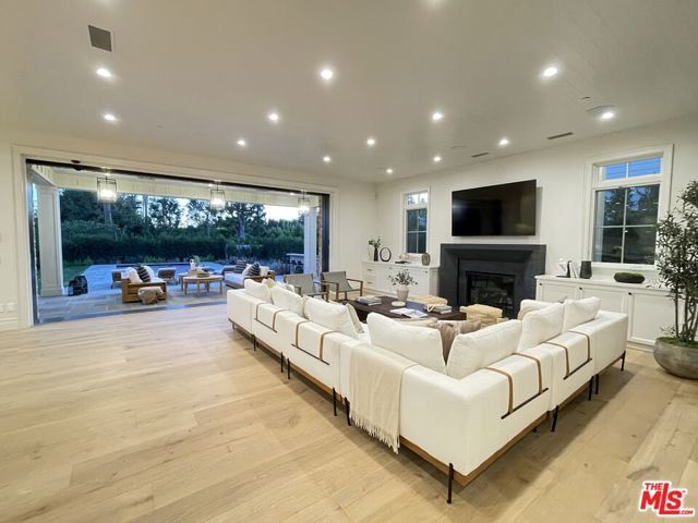 12730 Hanover Street, Los Angeles, CA 90049