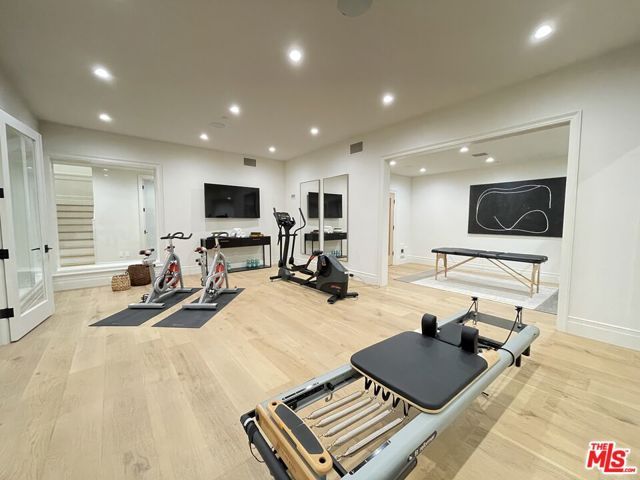 12730 Hanover Street, Los Angeles, CA 90049