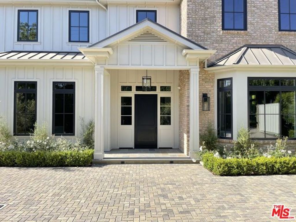 12730 Hanover Street, Los Angeles, CA 90049