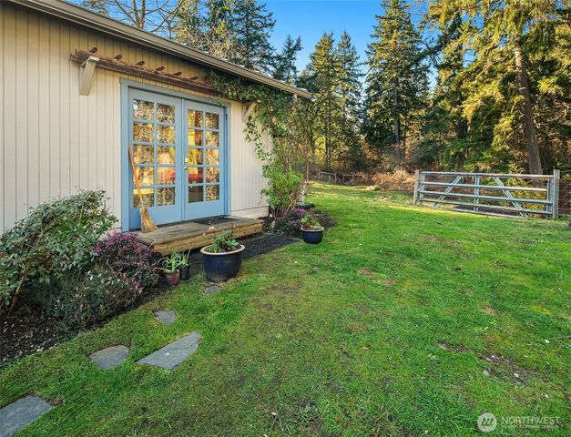 11918 SW 236th St, Vashon, WA 98070