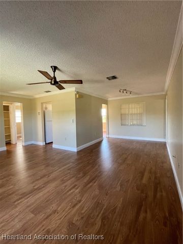 124 Oxford Road, Sebring, FL 33876