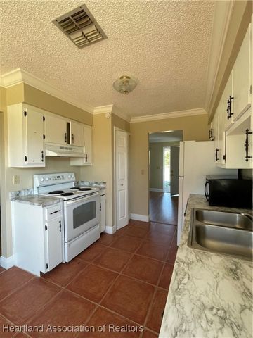 124 Oxford Road, Sebring, FL 33876