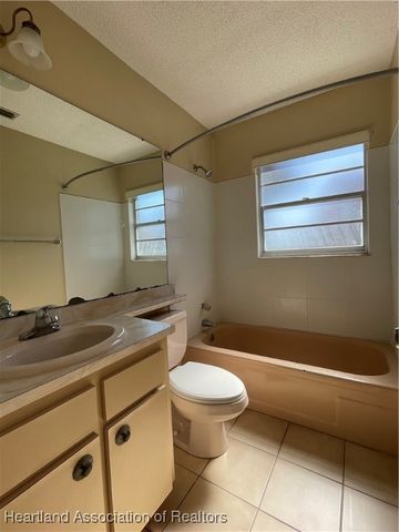 124 Oxford Road, Sebring, FL 33876