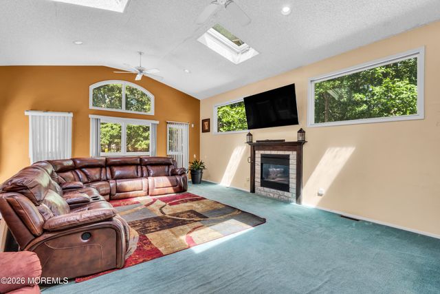 21 Chelsea Road, Jackson, NJ 08527