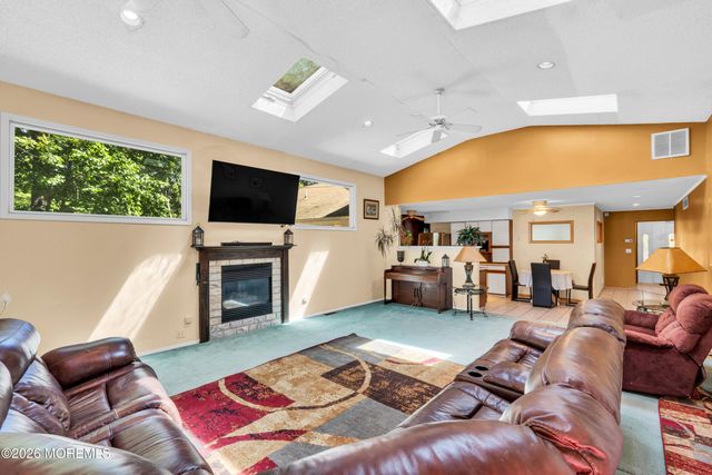 21 Chelsea Road, Jackson, NJ 08527