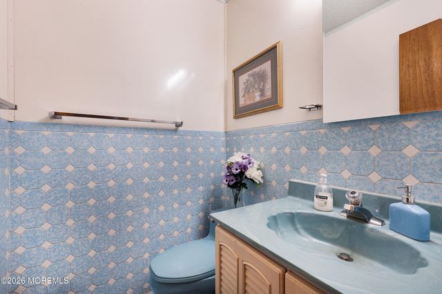 21 Chelsea Road, Jackson, NJ 08527