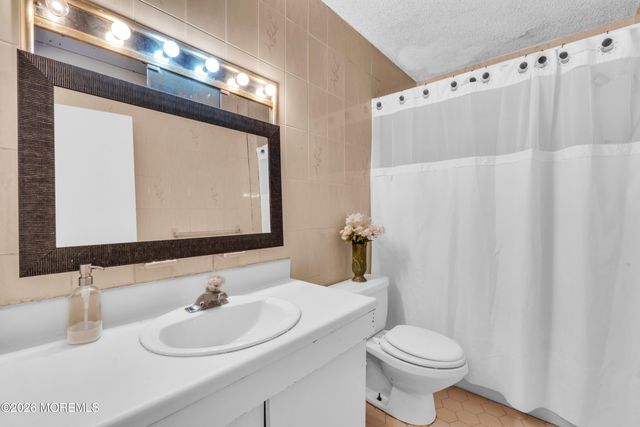 21 Chelsea Road, Jackson, NJ 08527