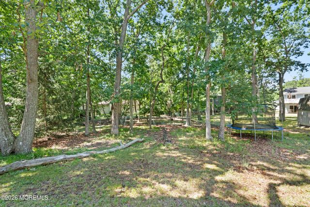 21 Chelsea Road, Jackson, NJ 08527