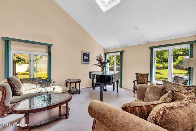 21 Chelsea Road, Jackson, NJ 08527