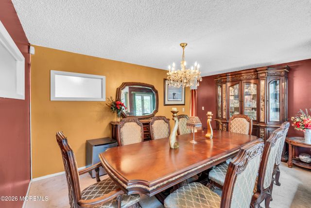 21 Chelsea Road, Jackson, NJ 08527