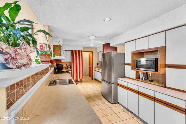 21 Chelsea Road, Jackson, NJ 08527