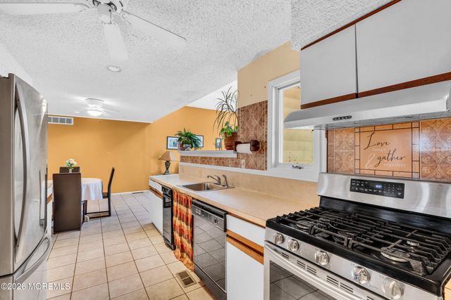 21 Chelsea Road, Jackson, NJ 08527